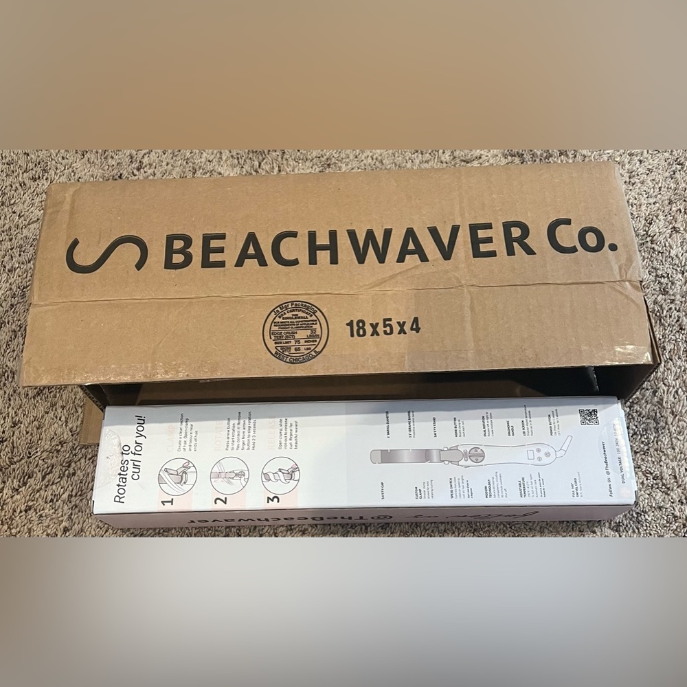 BEACHWAVER S1 rotating curling iron. New in box